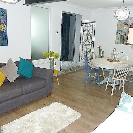 A Wonderful Place In The Hub Of The City, Yet On The Edge Of The Countryside Salisbury Eksteriør bilde