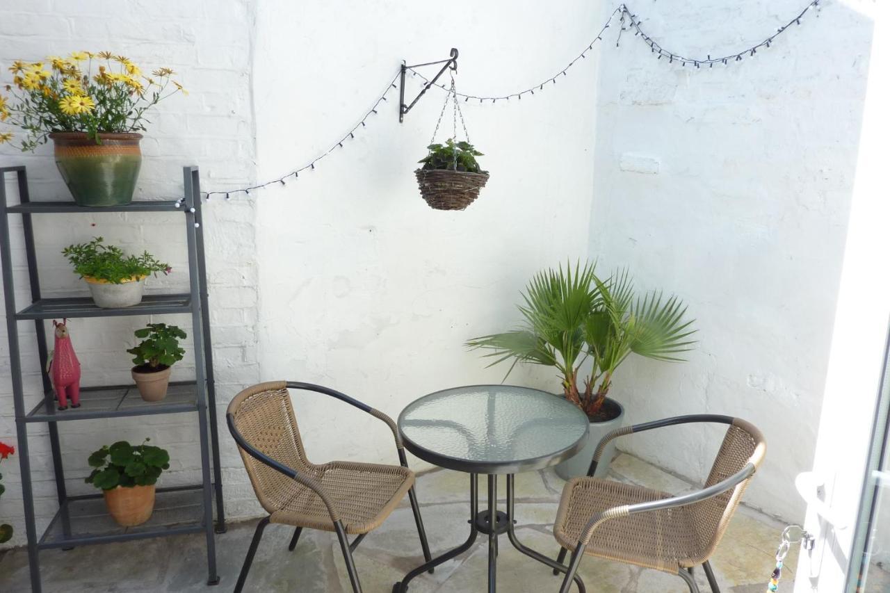 A Wonderful Place In The Hub Of The City, Yet On The Edge Of The Countryside Salisbury Eksteriør bilde