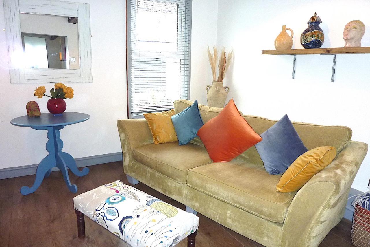 A Wonderful Place In The Hub Of The City, Yet On The Edge Of The Countryside Salisbury Eksteriør bilde